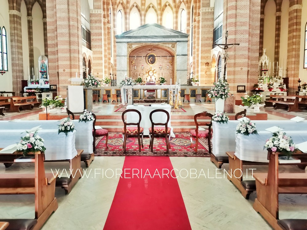 Fiori matrimonio allestimento chiesa S. Antonino